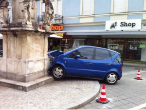 Verkehrsunfall am Leibnitzer Hauptplatz verwirrt die Bevölkerung!